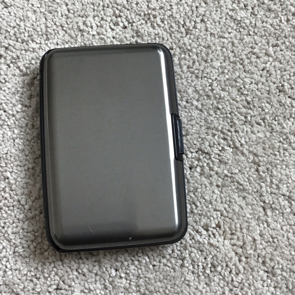 Sleek Gray Card Case 💥 3 for 12 💥
